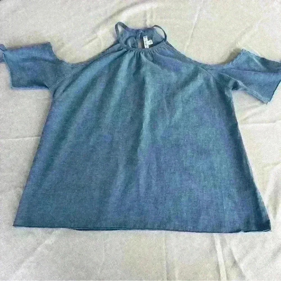 Love@FirstSight chambray cold shoulder blouse. - Picture 1 of 4